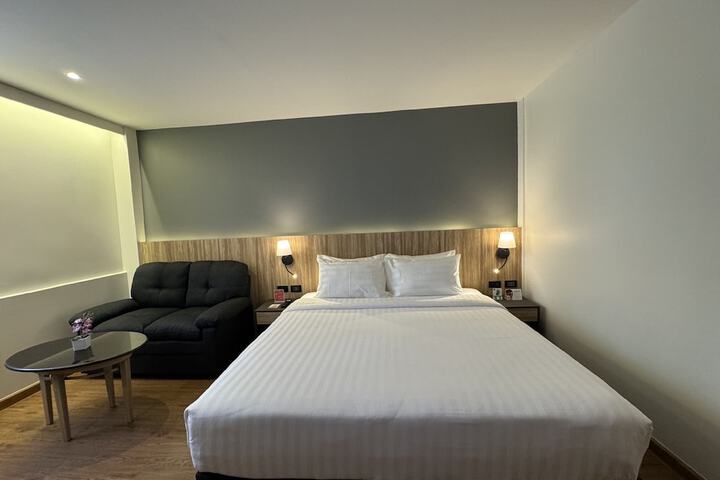 Room 16 of 36