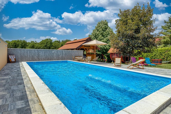 Pool 20 of 46