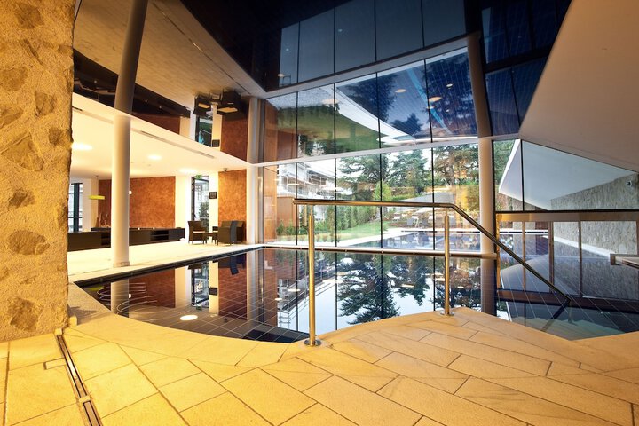 Pools & Facilities