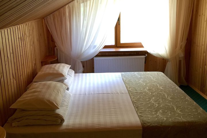 Room 9 of 38