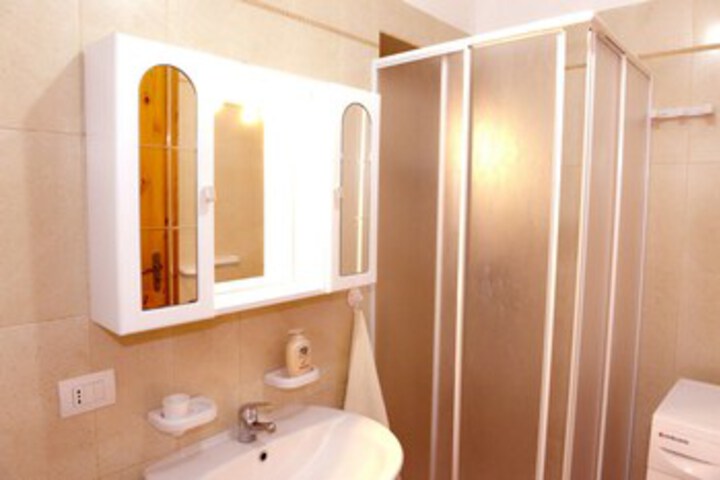 Room 4 of 45
