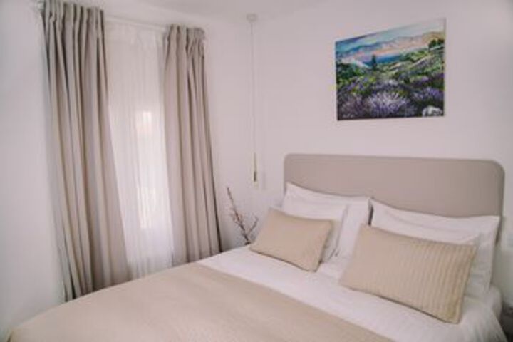 Room 72 of 183