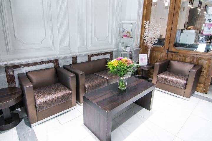 Entrance & Lobby