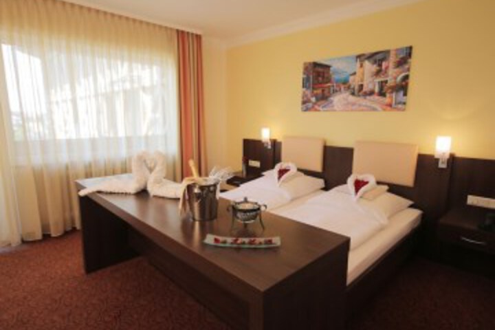 Room 2 of 25