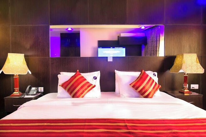 Room 4 of 40