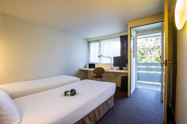 Room 10 of 36