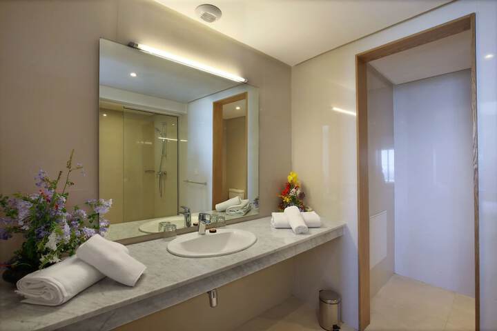 Room 52 of 147