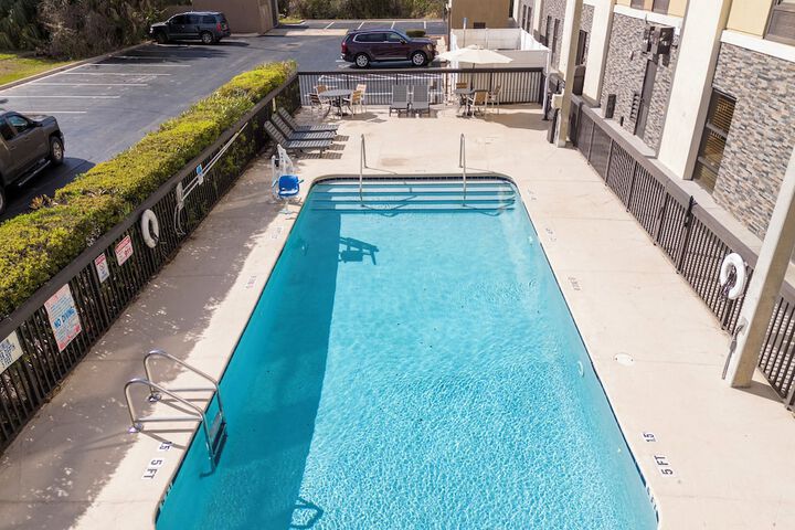 Pool 61 of 96