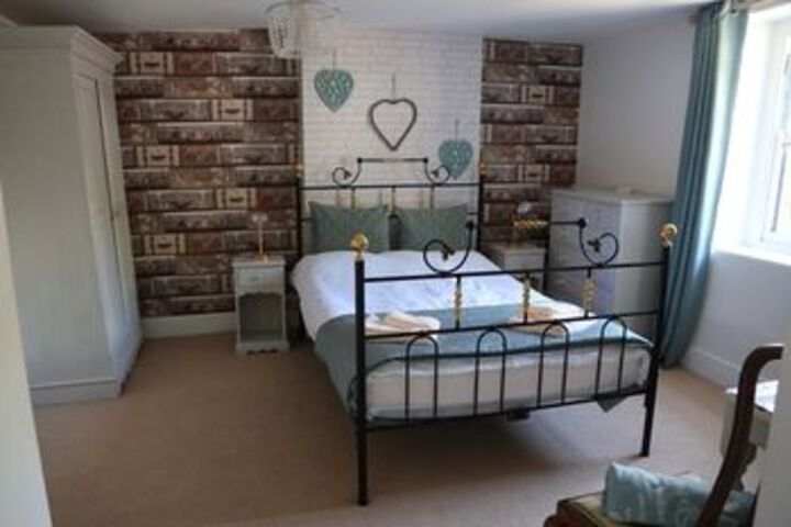 Room 9 of 11