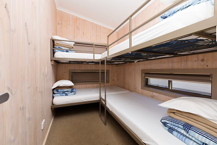 Room 9 of 39