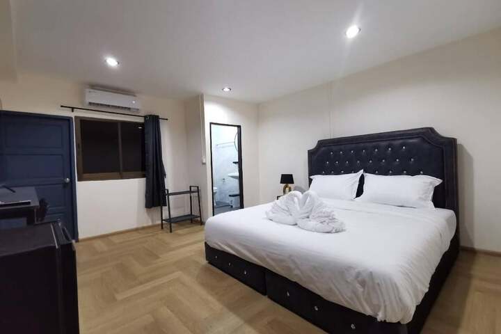 Room 2 of 22