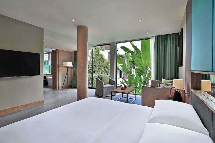 Room 52 of 185