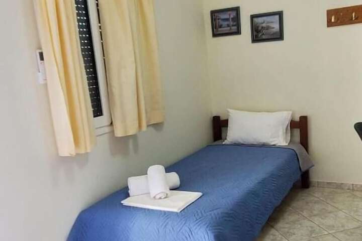 Room 4 of 27