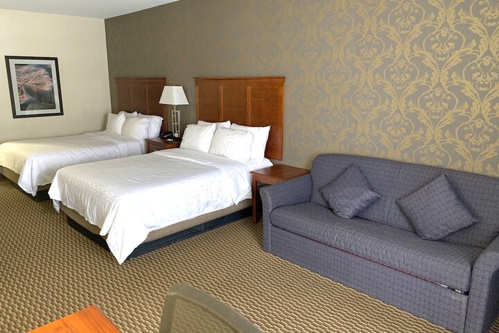 2 Queen Beds (2 of 10)