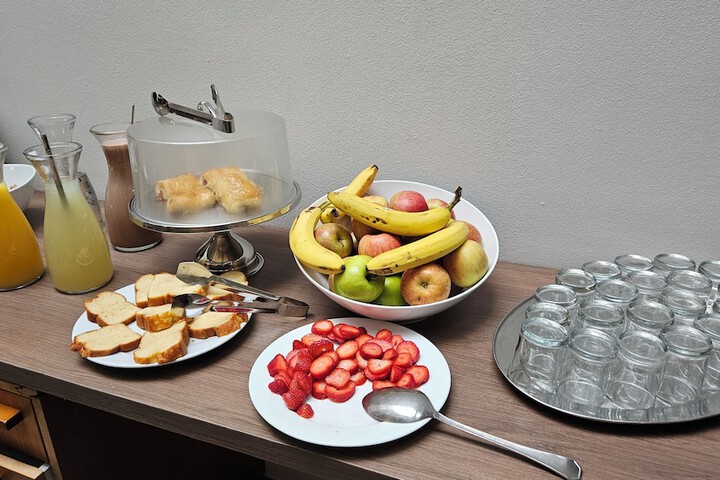 Dining 70 of 77