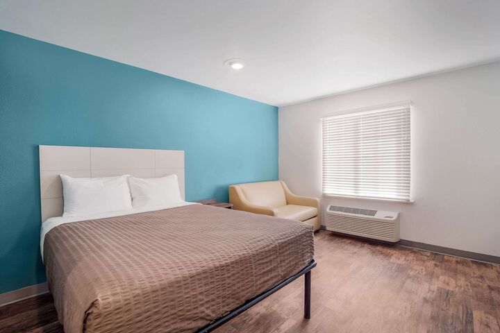 1 Queen Bed (6 of 14)