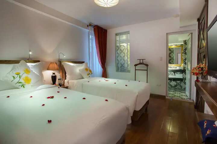 Room 16 of 48