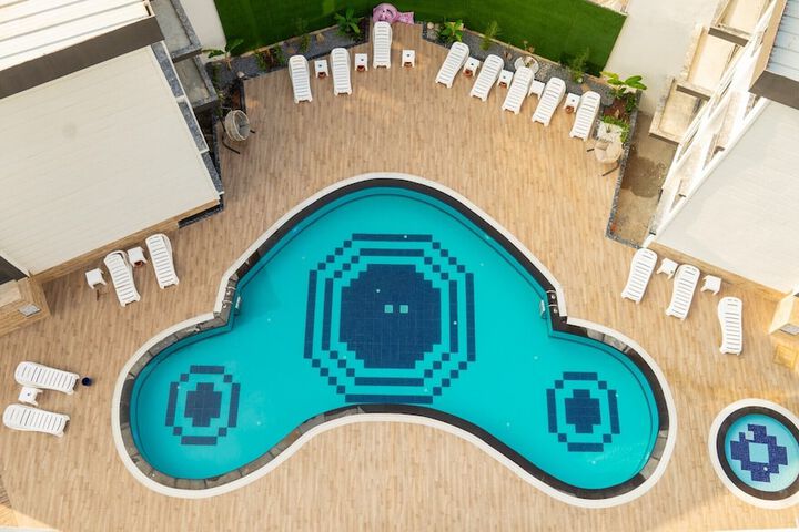 Pool 24 of 50