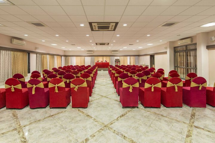 Ballroom/Hall 27 of 39