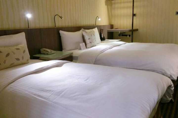 Room 11 of 26