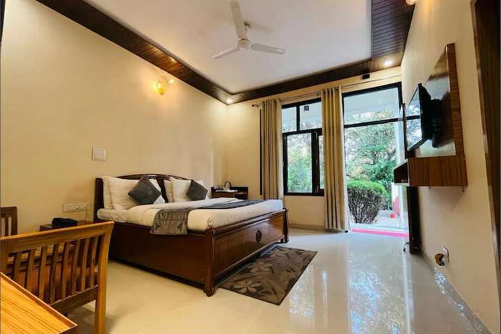 Room 9 of 23