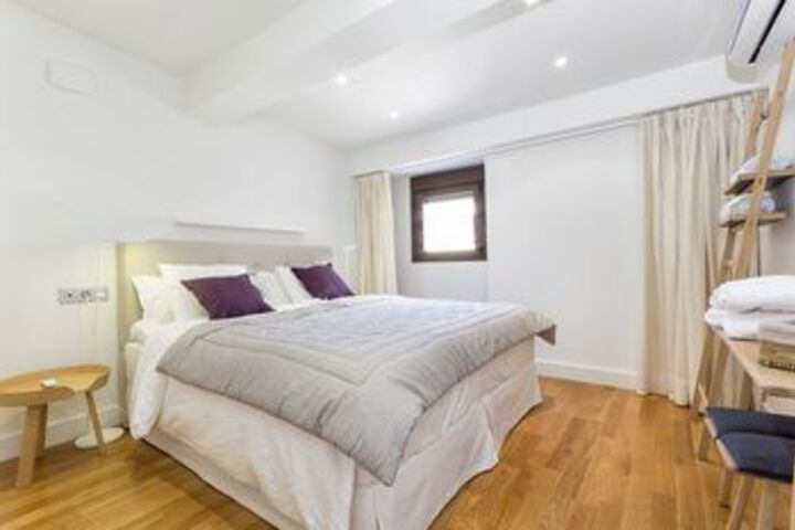 Room 9 of 24