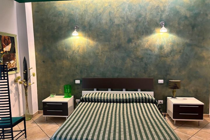 Room 18 of 80