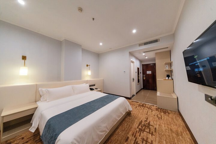 Room 25 of 48