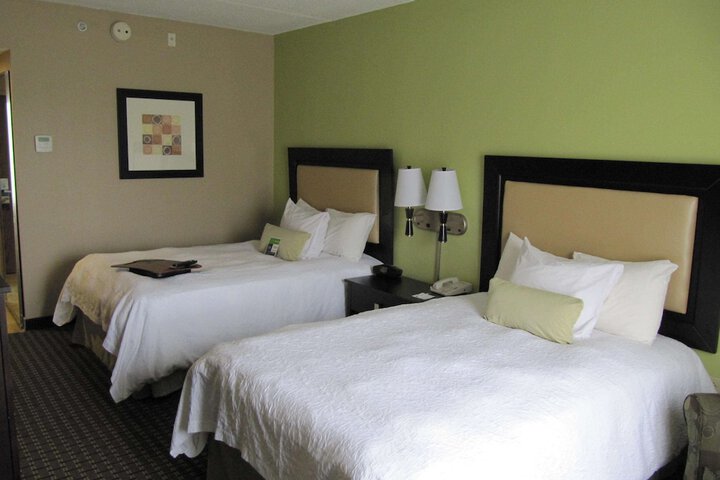 2 Queen Beds (1 of 4)