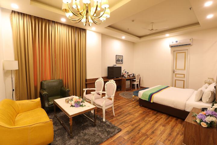 Room 6 of 36
