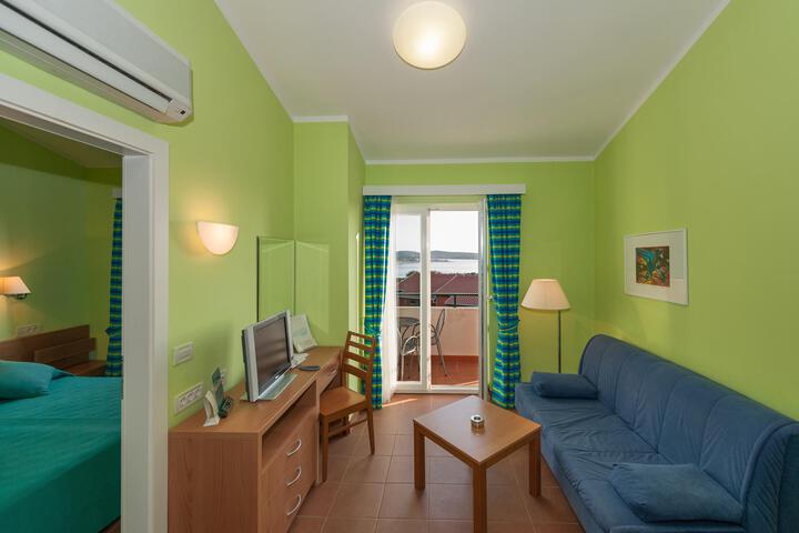 Room 19 of 44