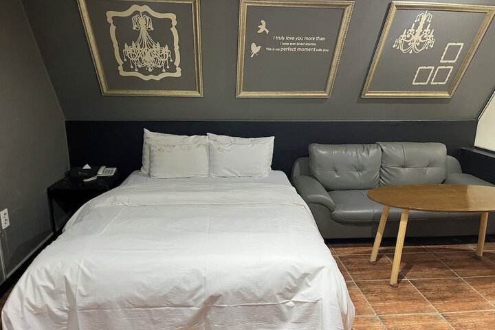 Room 13 of 29