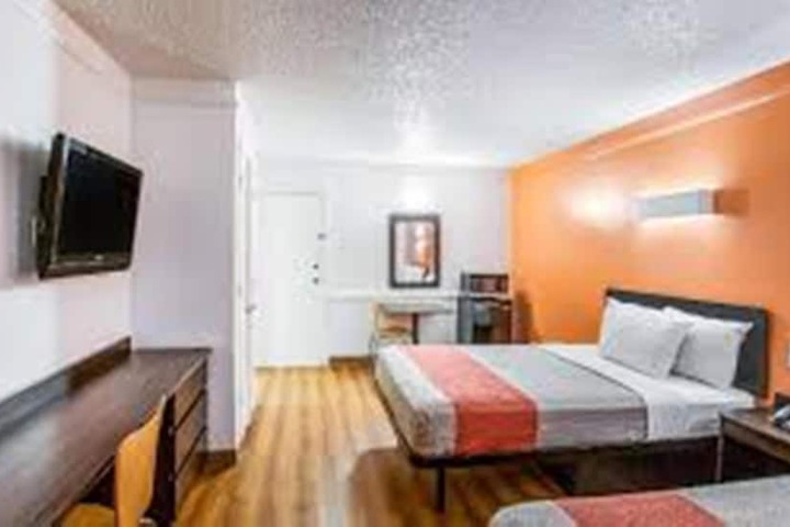 2 Double Beds (10 of 14)