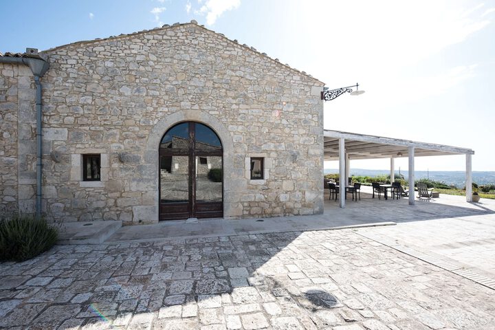 Hotel Exterior 45 of 57