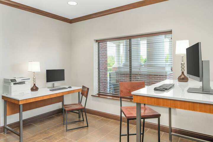 Business Center 57 of 62