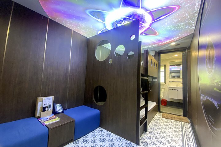 Room 39 of 242