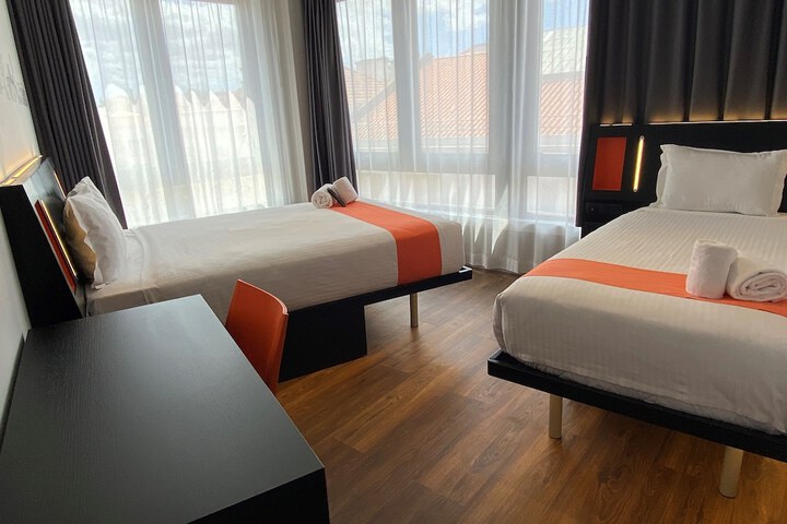 Room 12 of 40