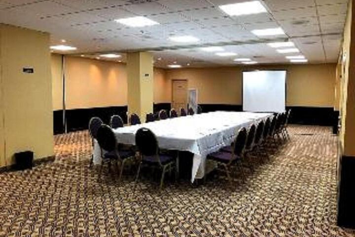 Business Center 72 of 81