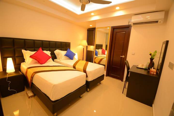 Room 6 of 114