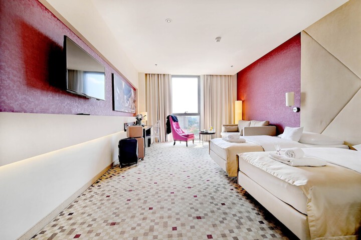 Room 25 of 61