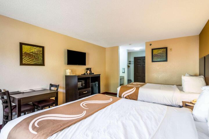 2 Queen Beds (4 of 9)