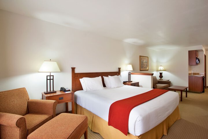 Room 7 of 28