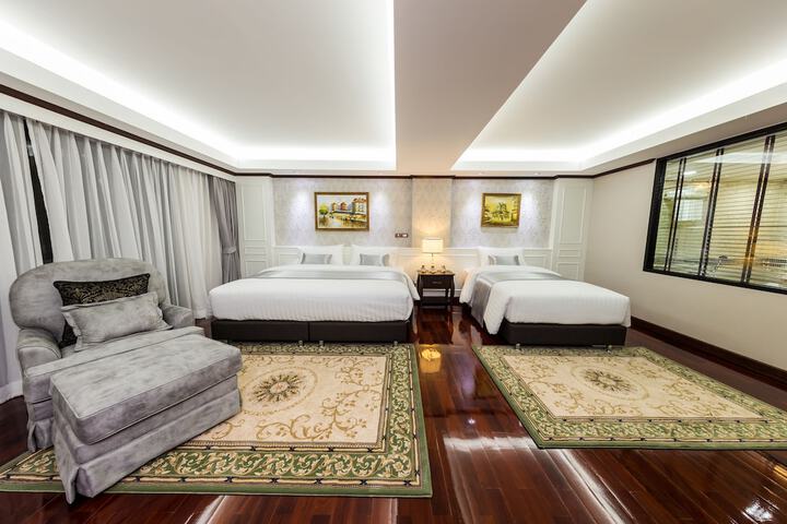 Room 28 of 53
