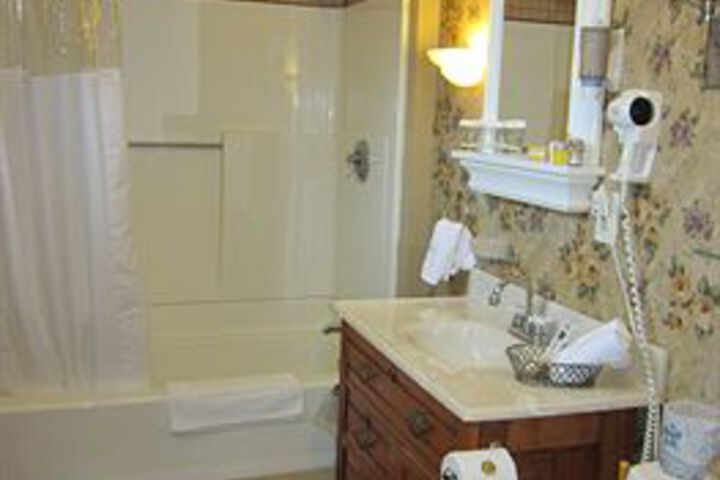 Room 3 of 27