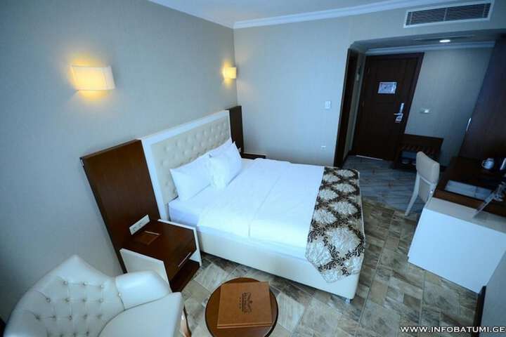 Room 8 of 35