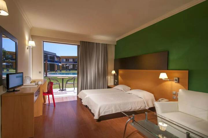 Room 25 of 106
