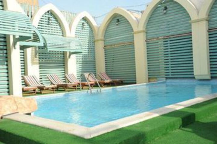 Pool 15 of 21