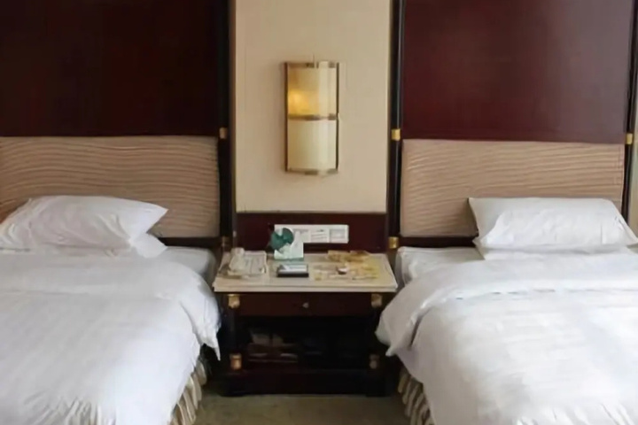 Room 3 of 9