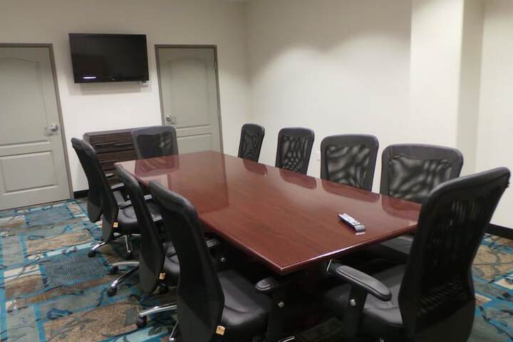 Business Center 64 of 76