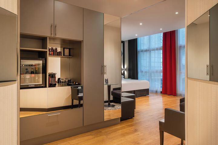 Room 14 of 77
